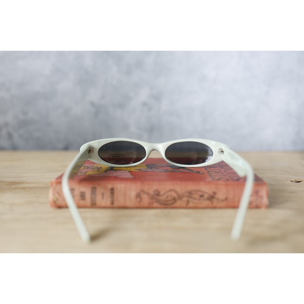 Vintage 2000s Y2K Slim Sunglasses New old Stock Cateye rockabilly Bratz Coquette - Picture 6 of 8